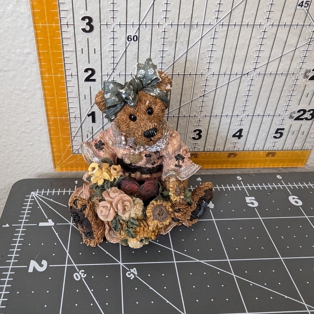 Boyds Bears - Justina...The Message "Bearer", The Boyds Collection 1995